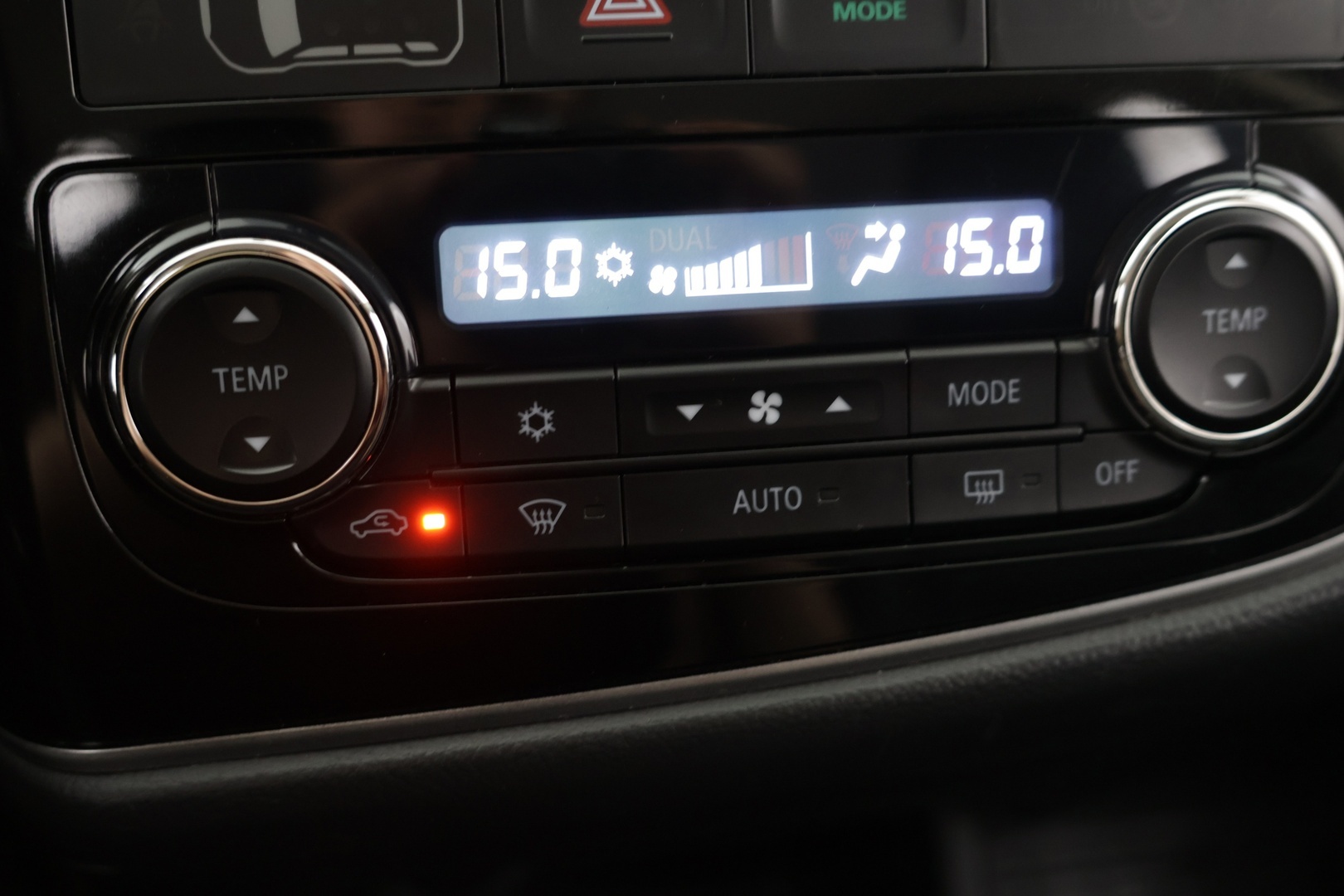 MITSUBISHI Outlander 2016