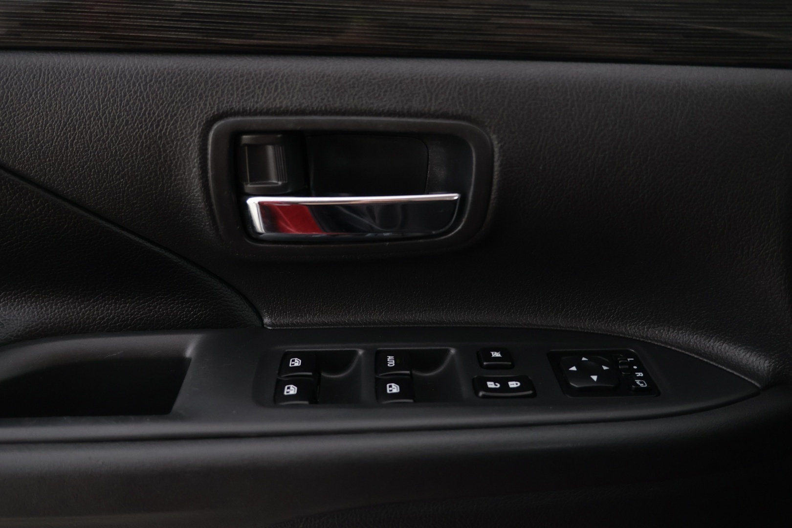 MITSUBISHI Outlander 2016
