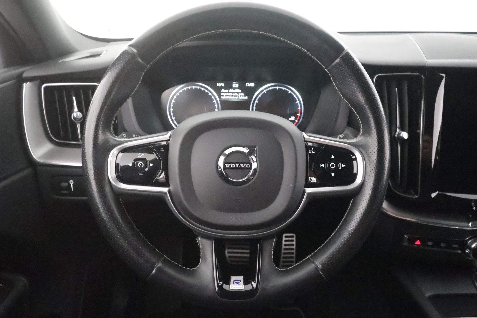 VOLVO XC60 2018