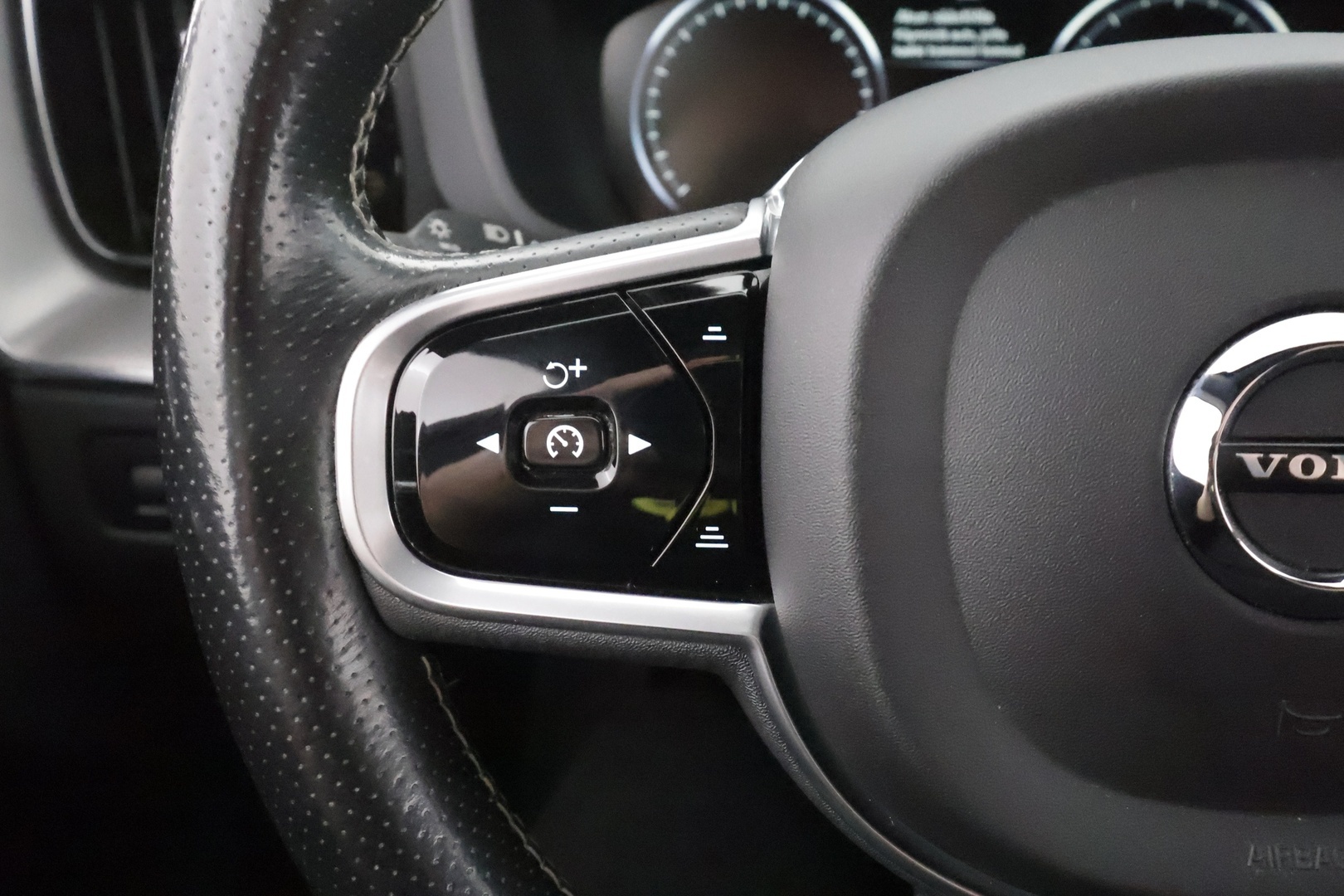 VOLVO XC60 2018