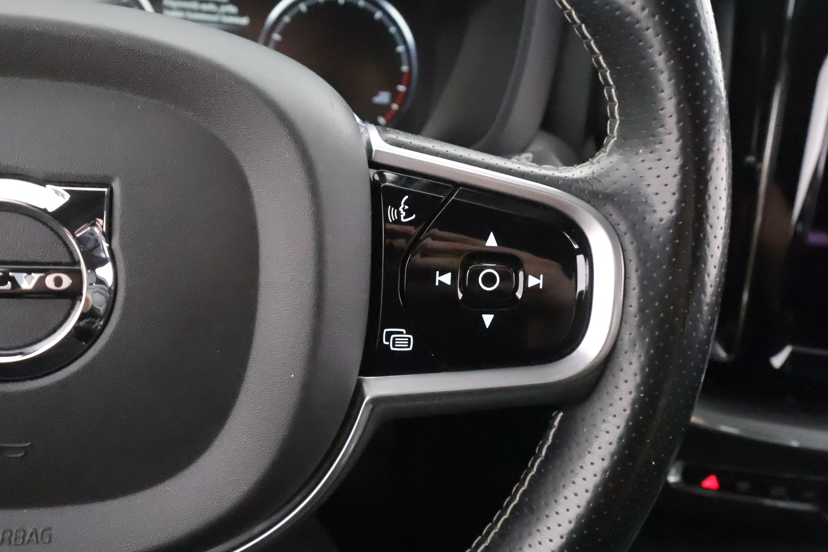 VOLVO XC60 2018