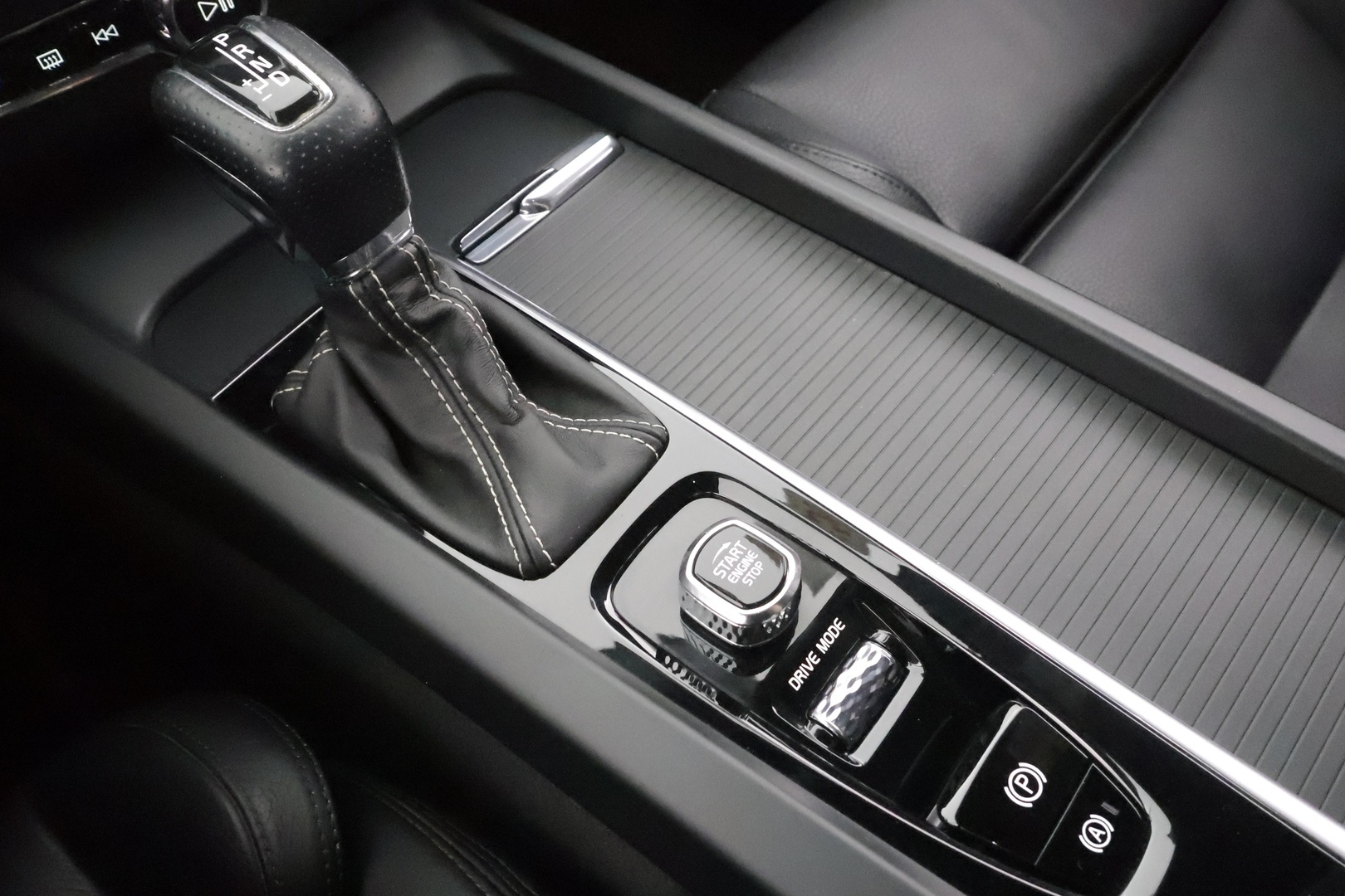 VOLVO XC60 2018