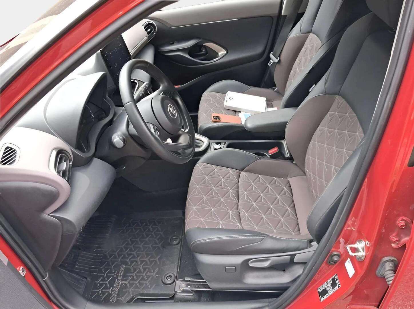 TOYOTA Yaris Cross 2024