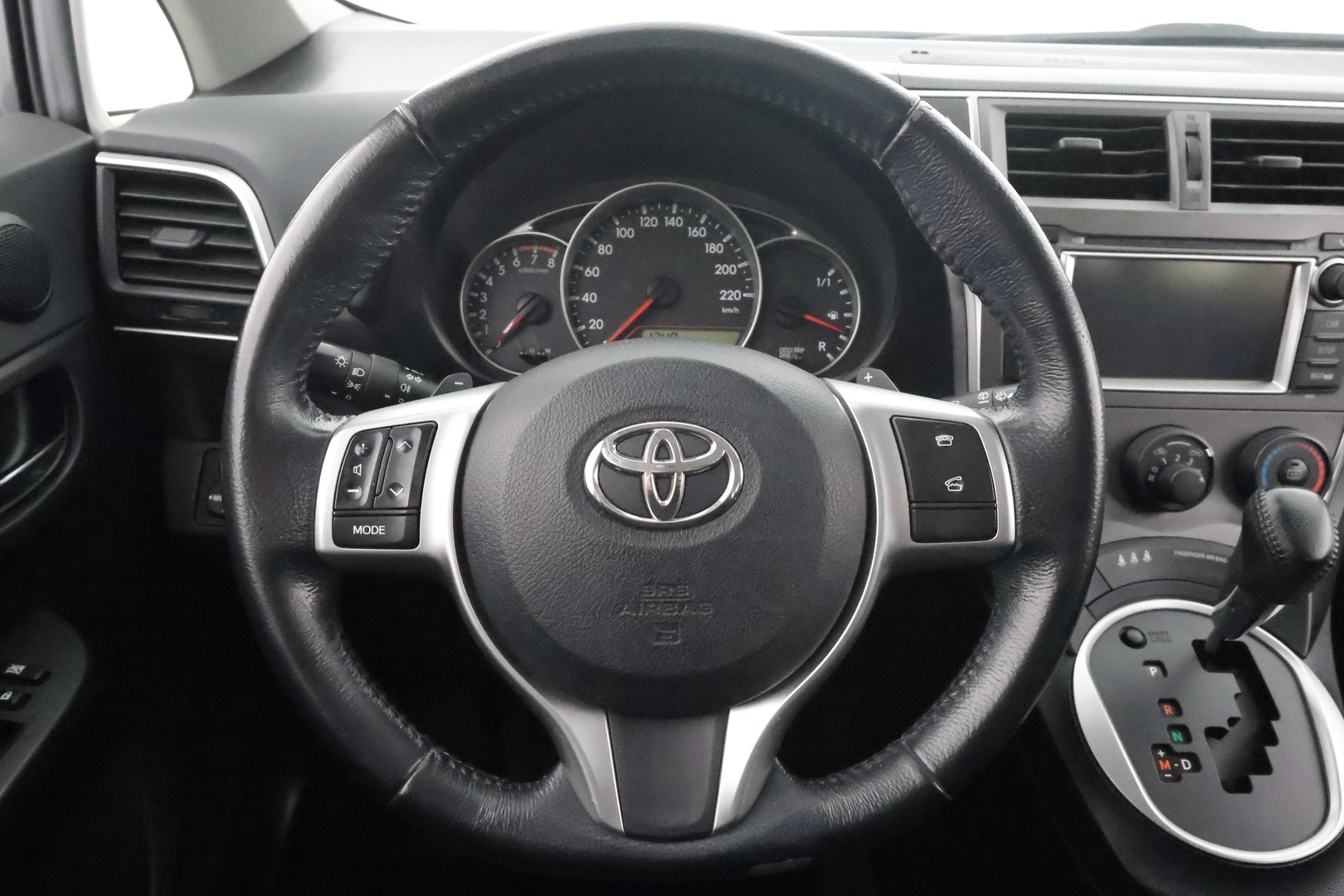 TOYOTA Verso-S 2012