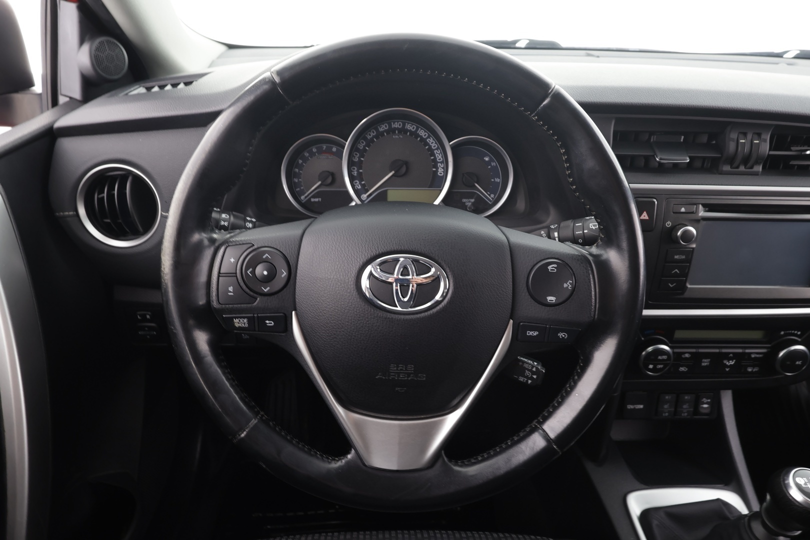 TOYOTA Auris 2015