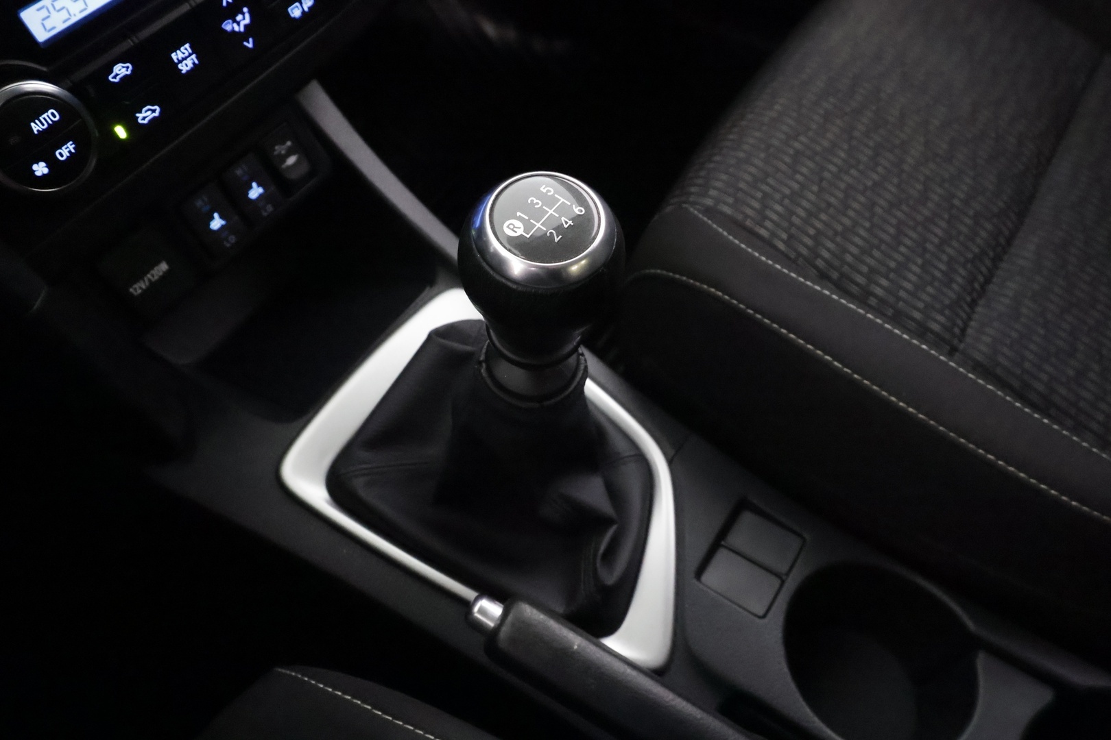 TOYOTA Auris 2015