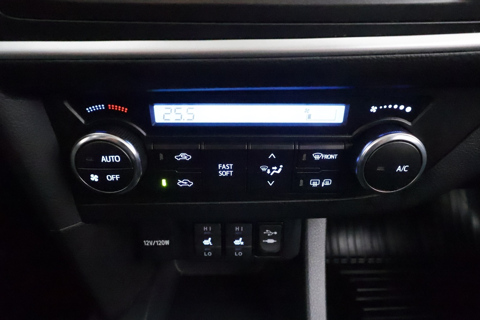 TOYOTA Auris 2015