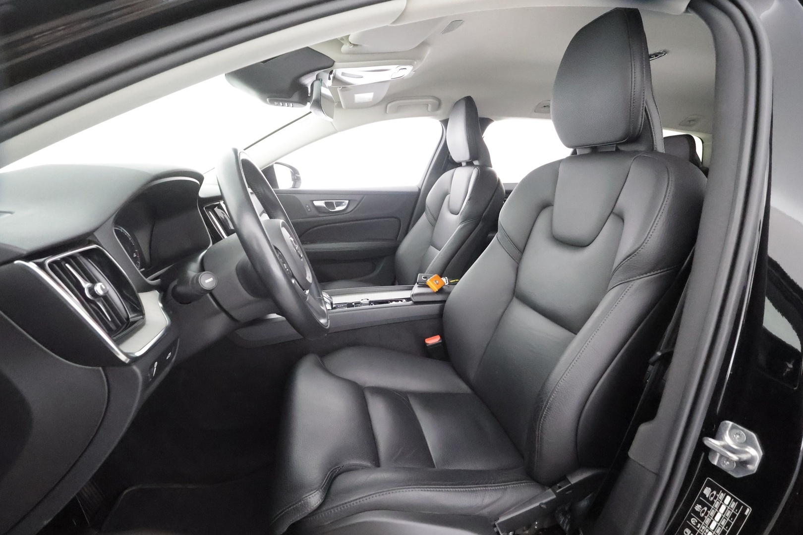 VOLVO V60 2021