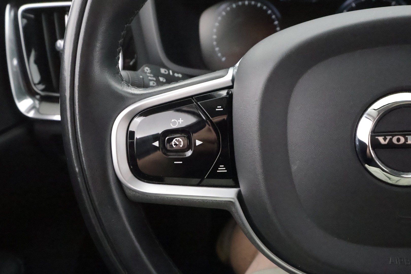 VOLVO V60 2021