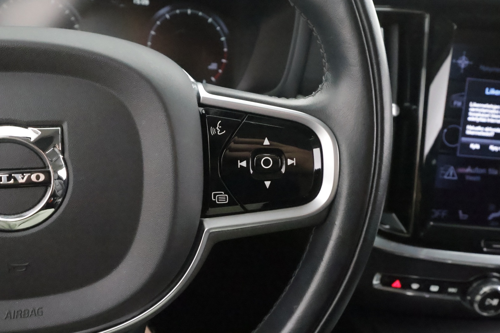 VOLVO V60 2021