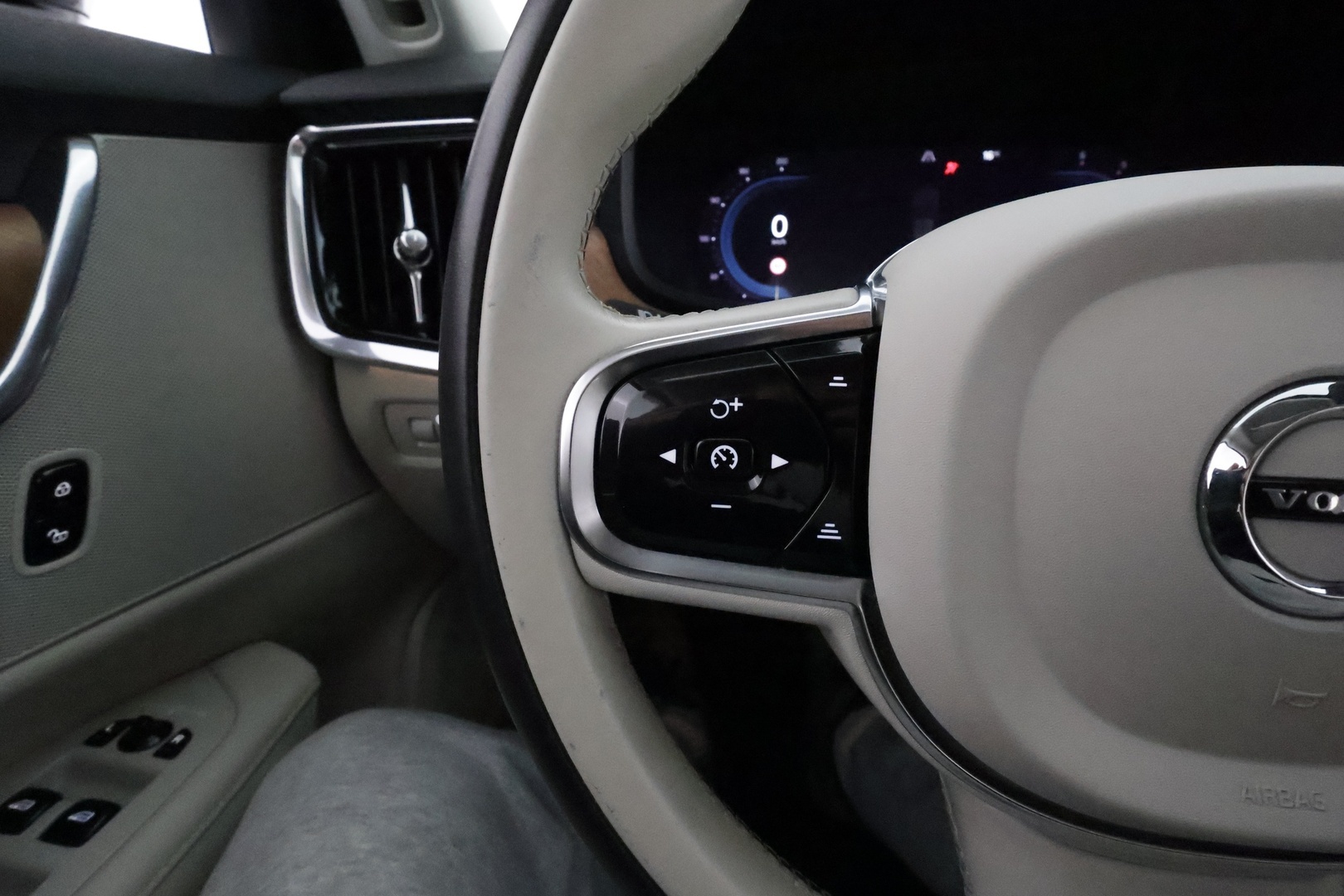 VOLVO S90 2022