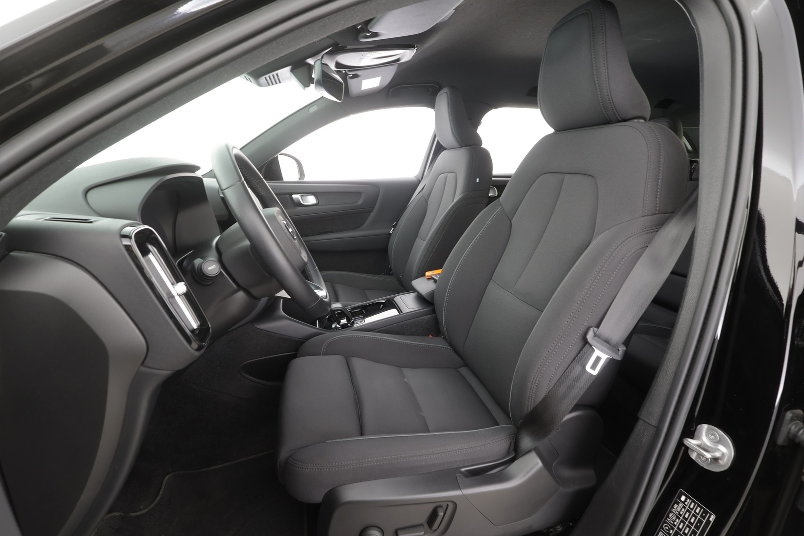VOLVO XC40 2023