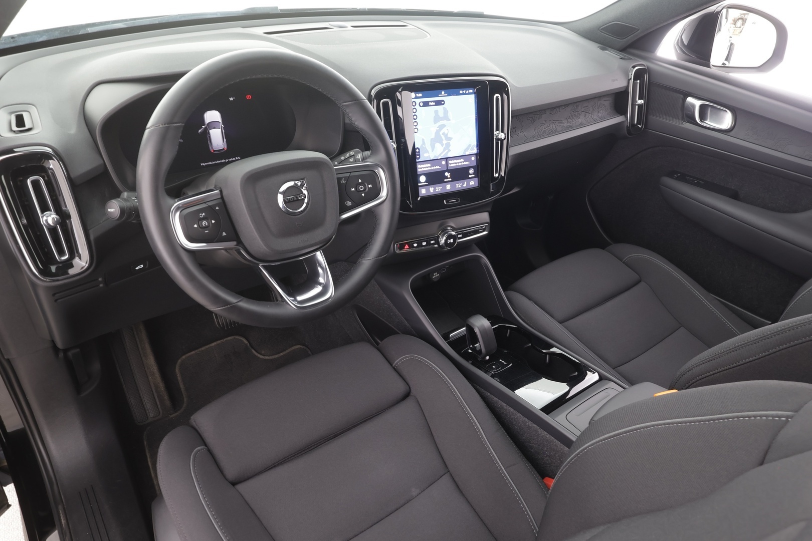 VOLVO XC40 2023