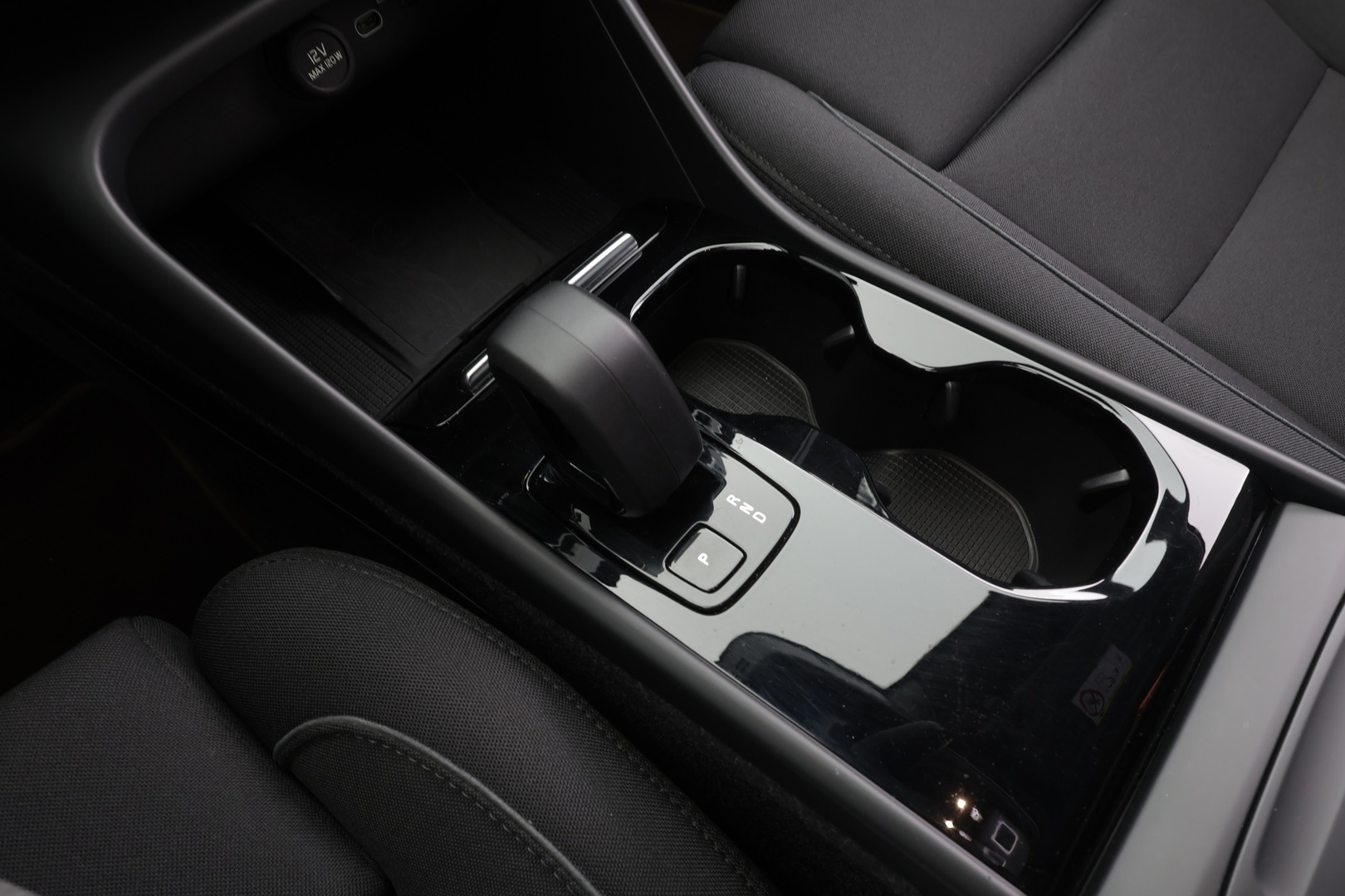 VOLVO XC40 2023