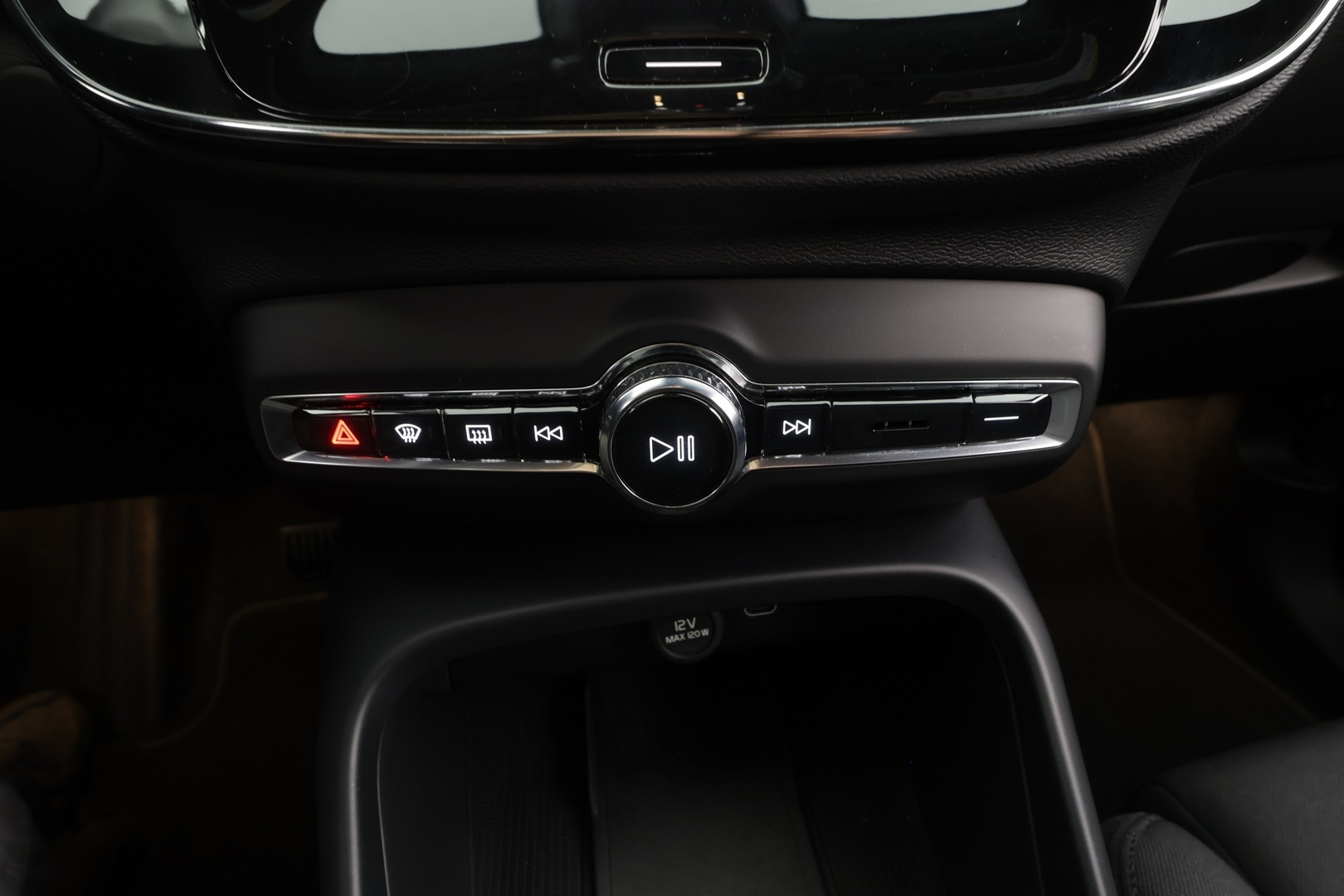 VOLVO XC40 2023
