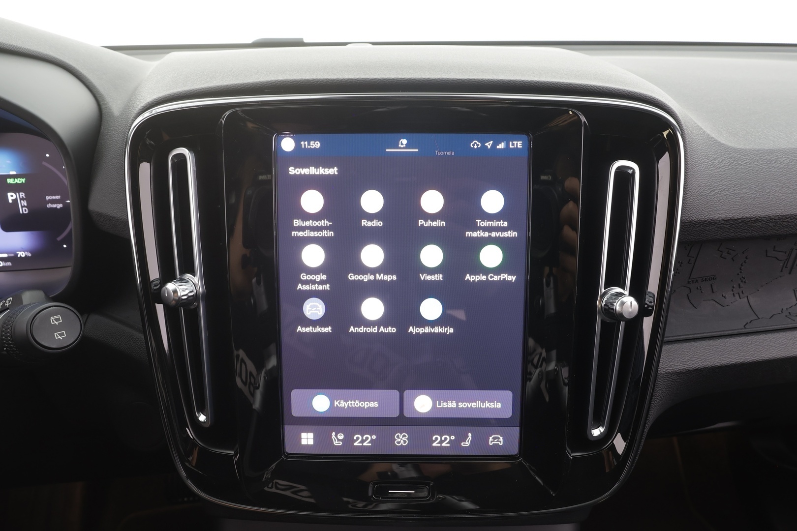 VOLVO XC40 2023