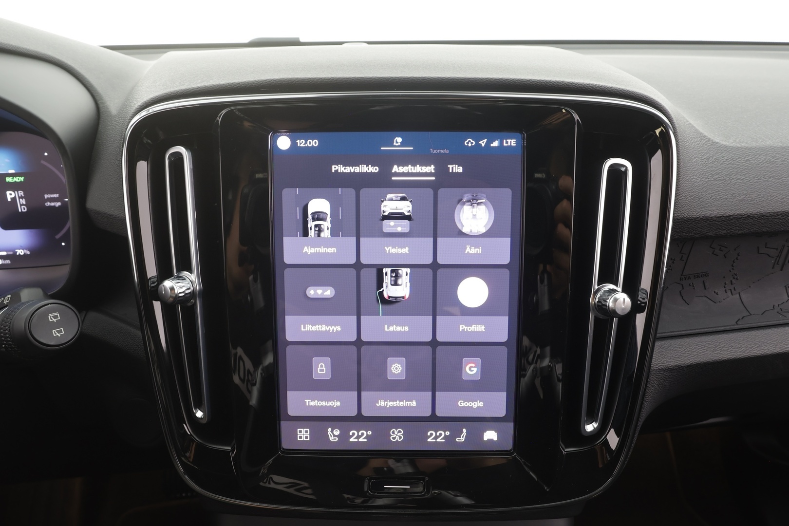 VOLVO XC40 2023