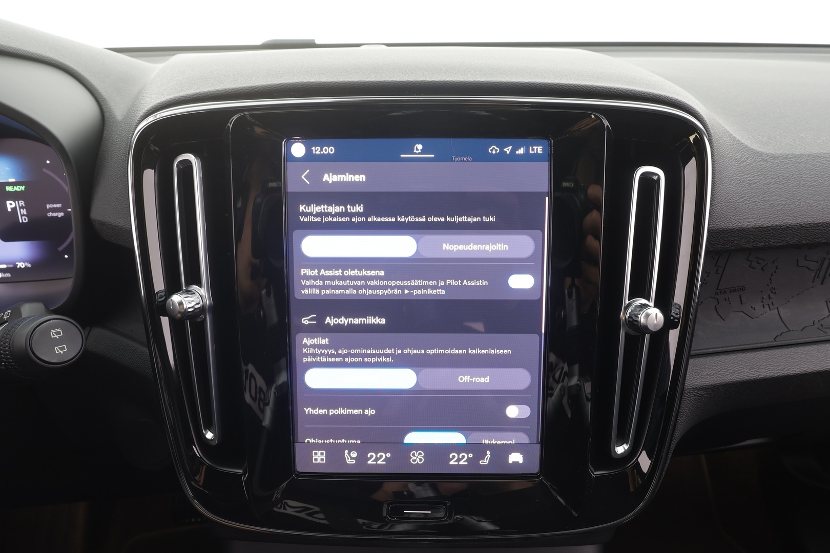 VOLVO XC40 2023