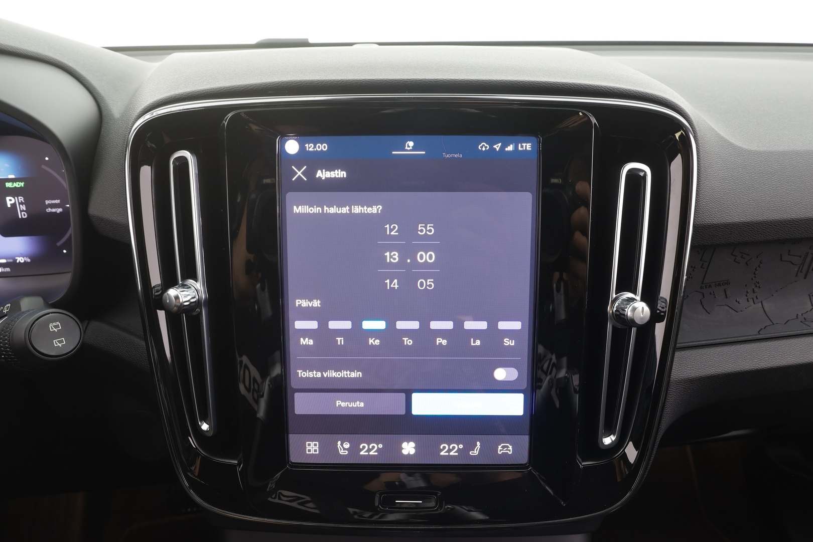 VOLVO XC40 2023