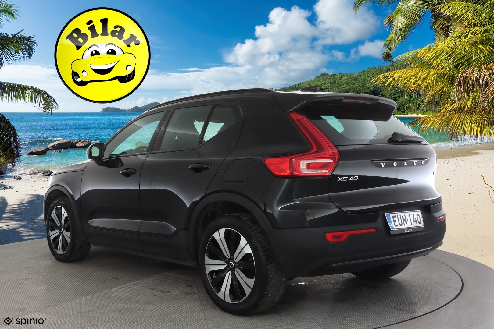 VOLVO XC40 2023