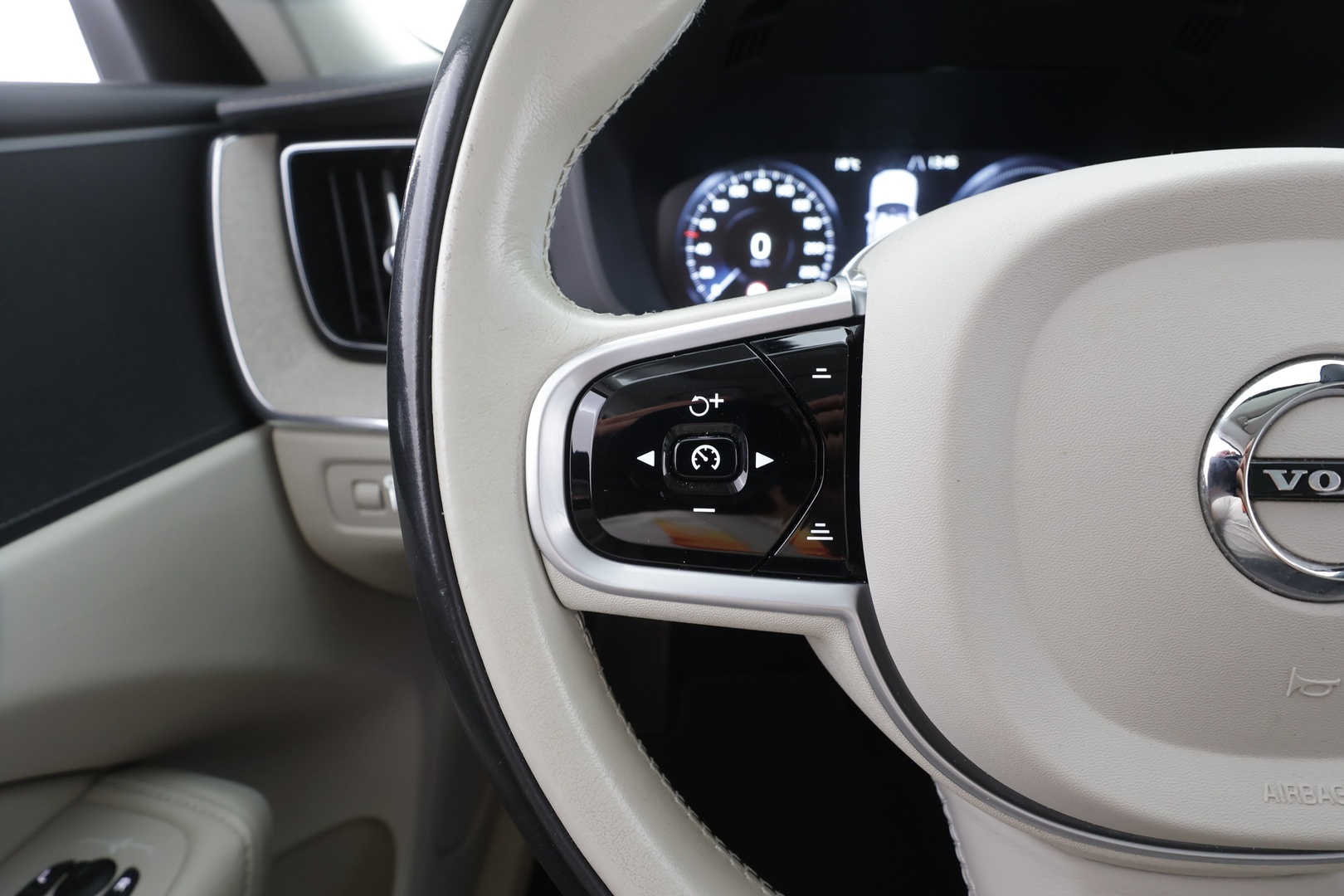 VOLVO XC60 2021