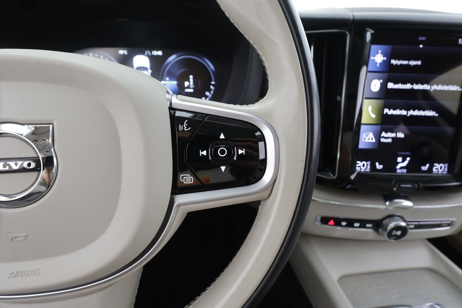 VOLVO XC60 2021