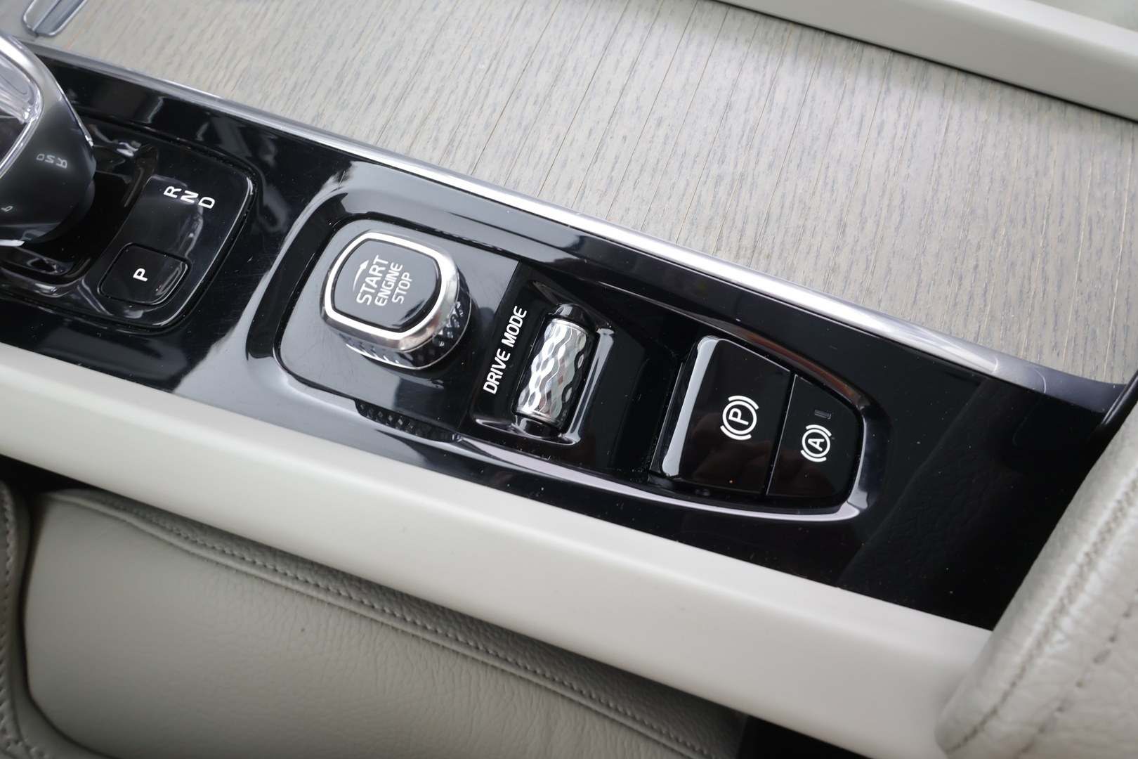VOLVO XC60 2021