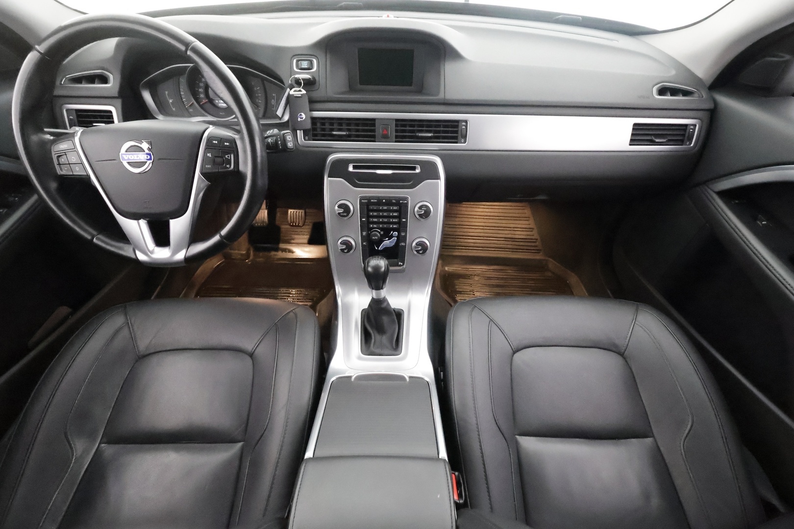 VOLVO V70 2015