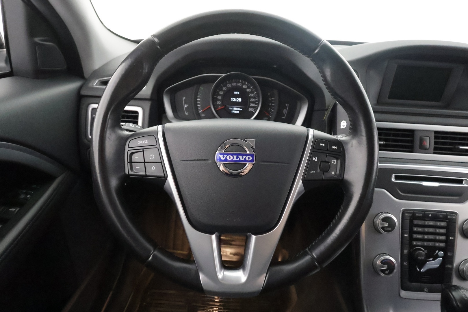 VOLVO V70 2015