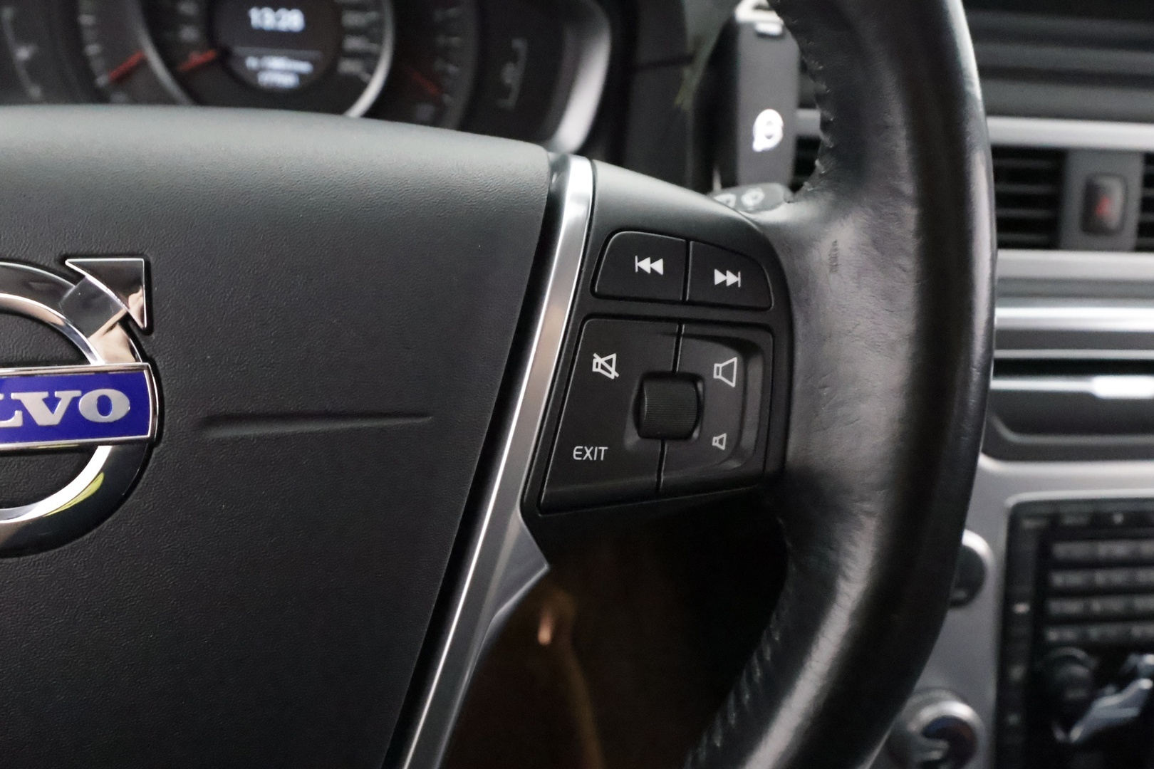 VOLVO V70 2015