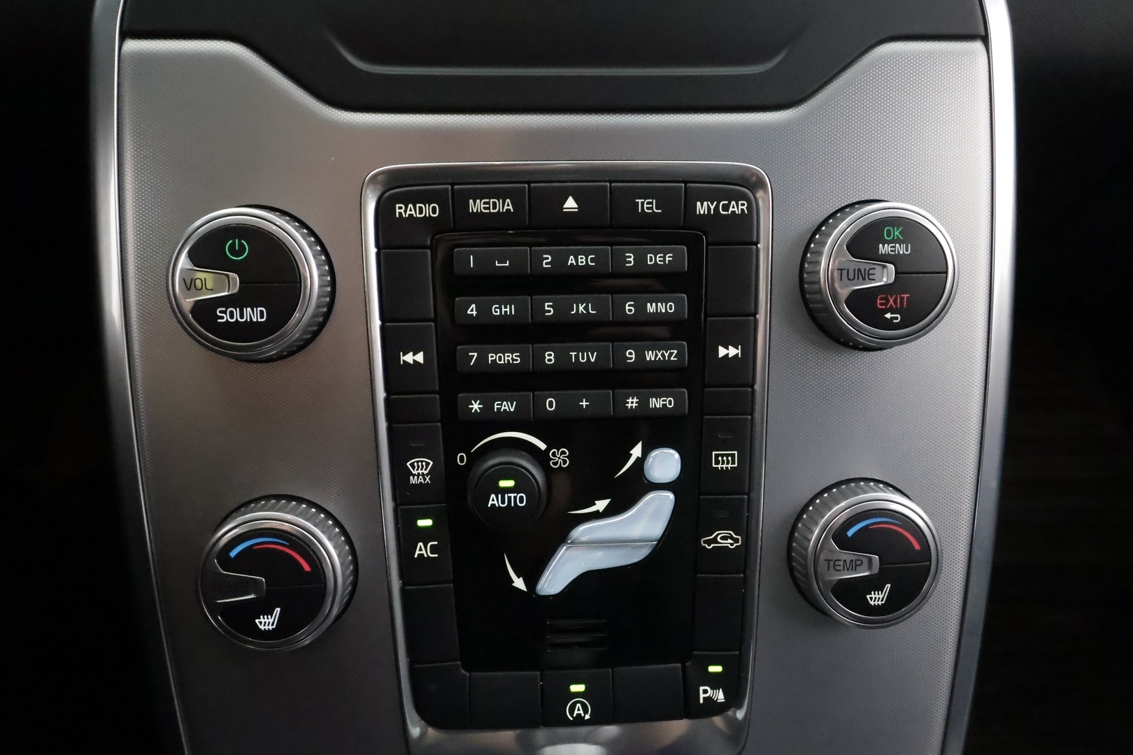 VOLVO V70 2015