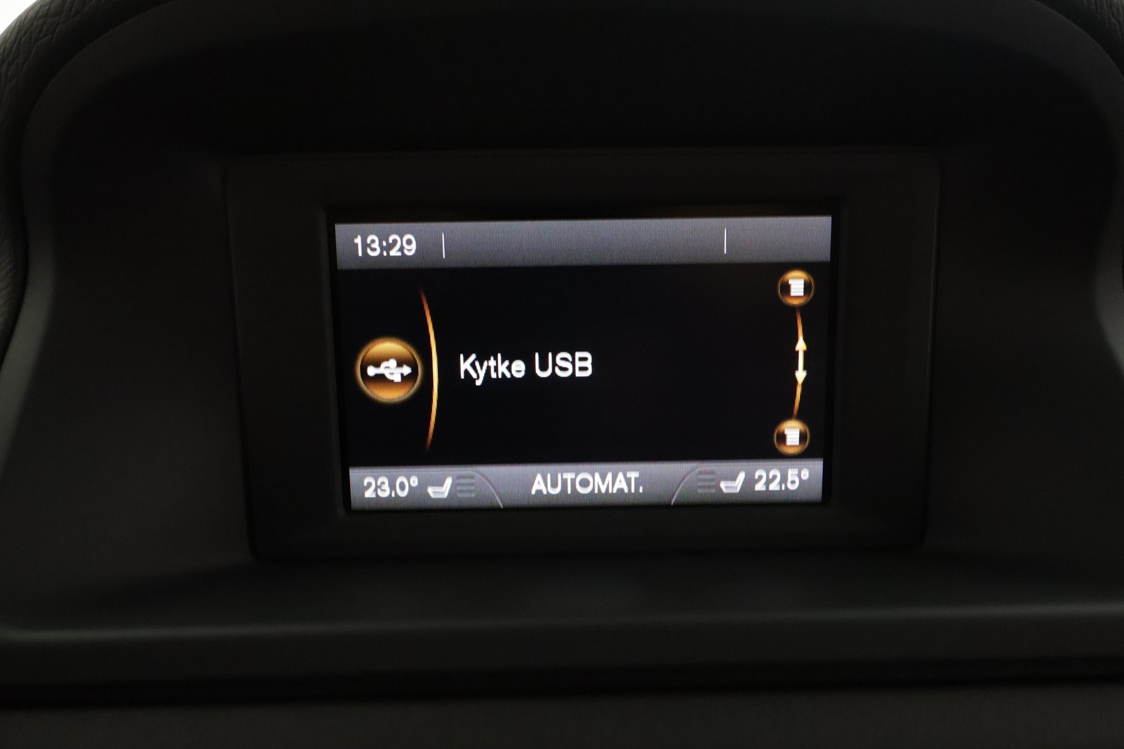 VOLVO V70 2015