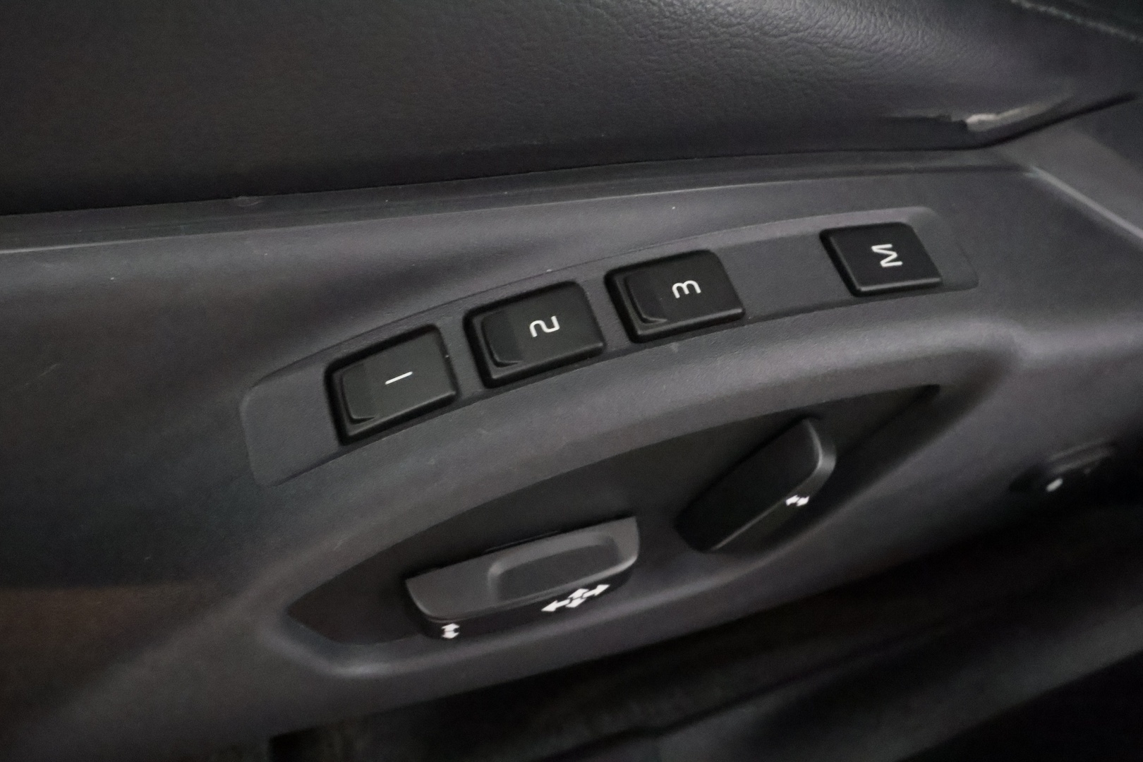 VOLVO V70 2015