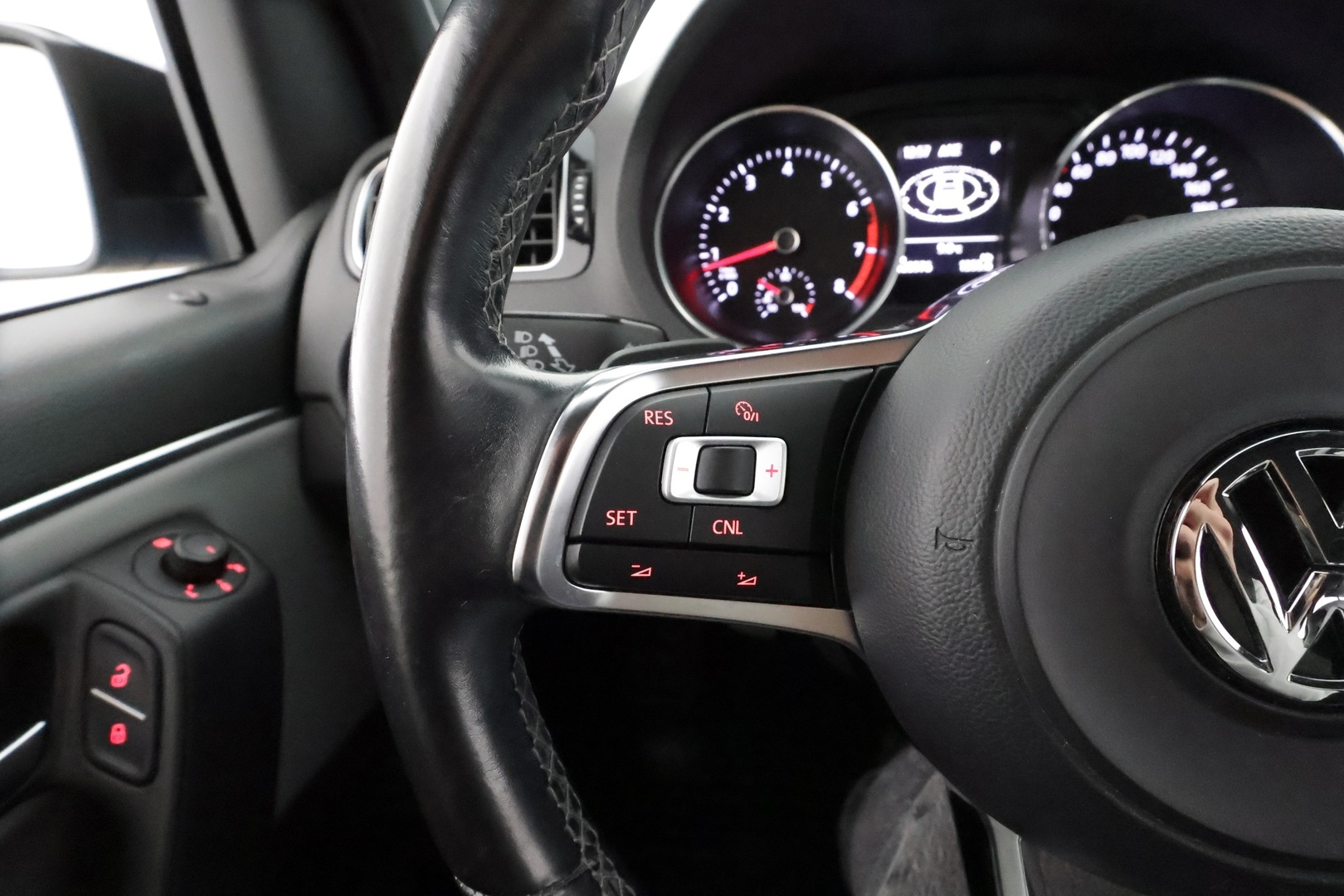 VOLKSWAGEN Polo 2016