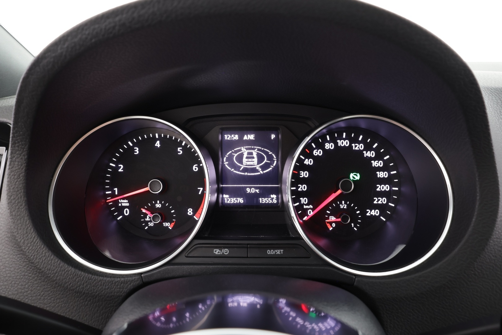 VOLKSWAGEN Polo 2016