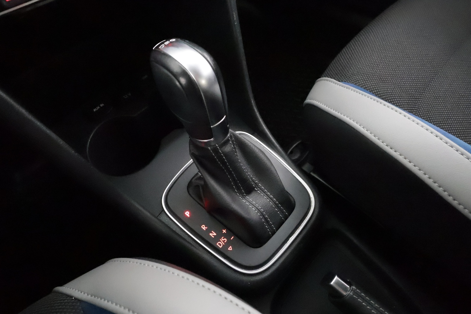 VOLKSWAGEN Polo 2016