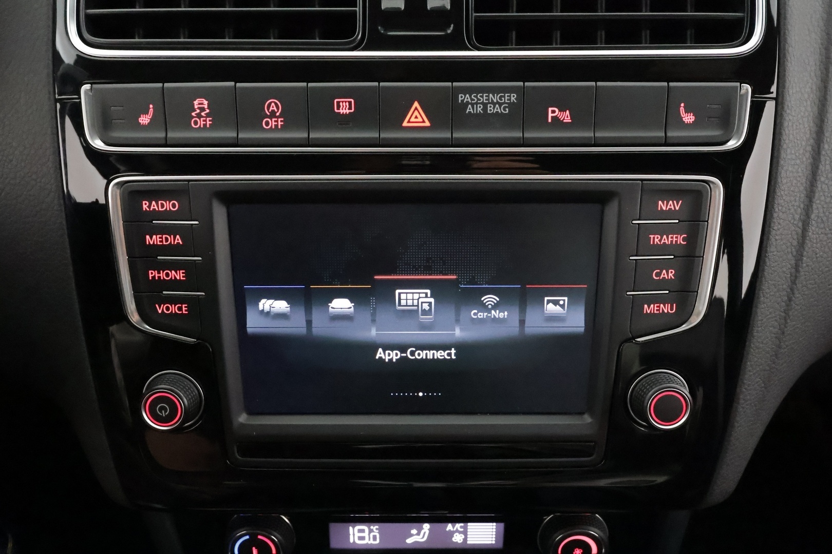 VOLKSWAGEN Polo 2016