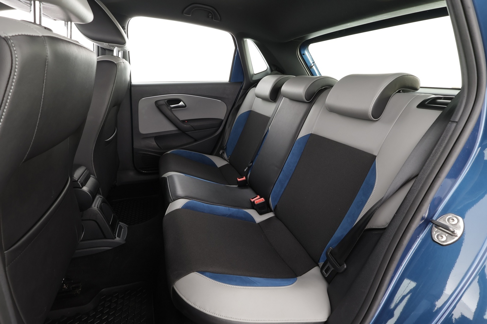 VOLKSWAGEN Polo 2016