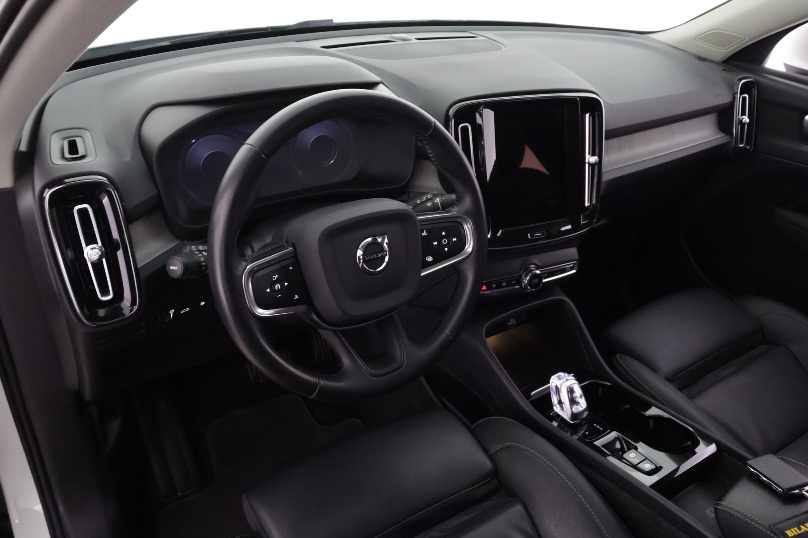 VOLVO XC40 2021