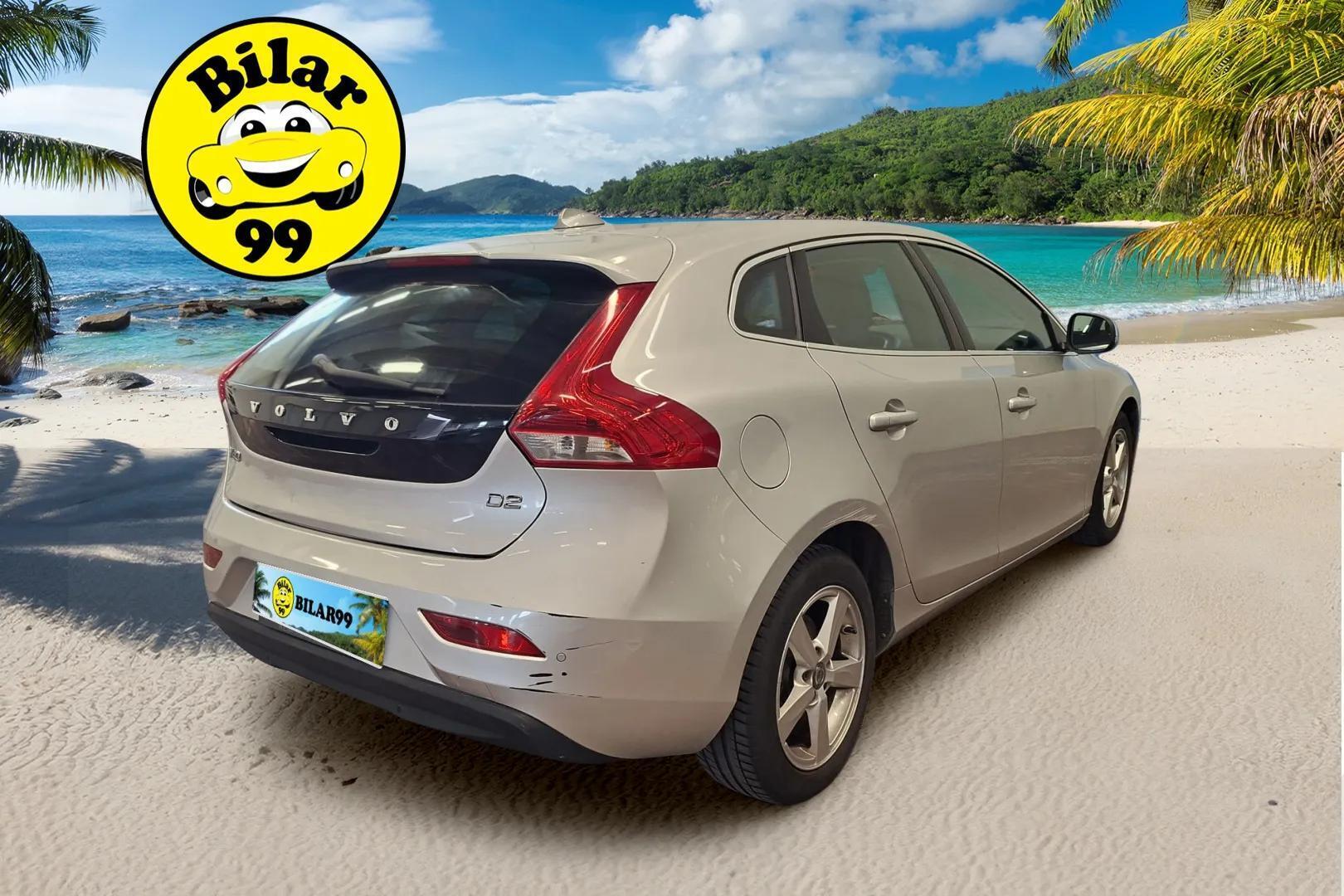 VOLVO V40 2016