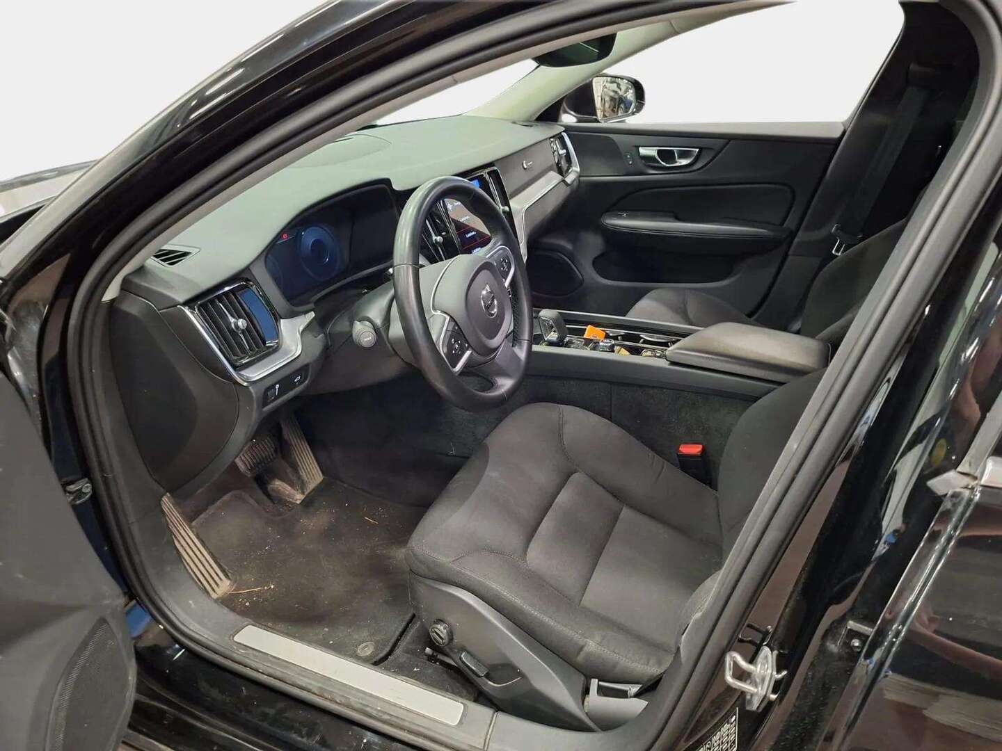 VOLVO V60 2021