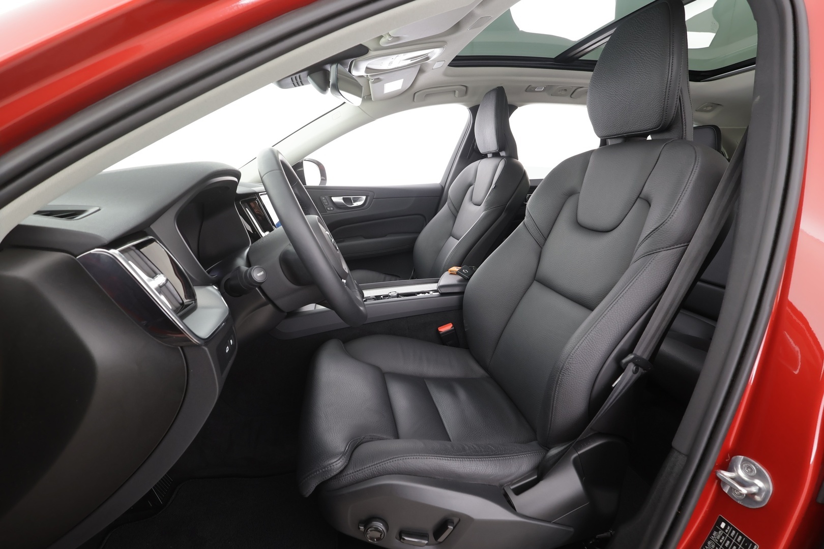 VOLVO XC60 2023