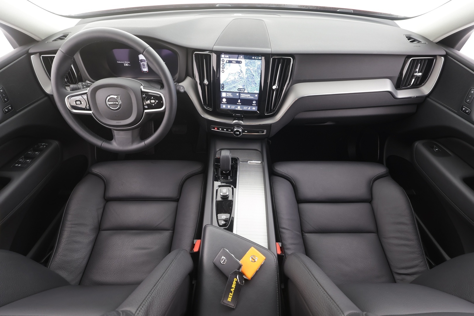 VOLVO XC60 2023