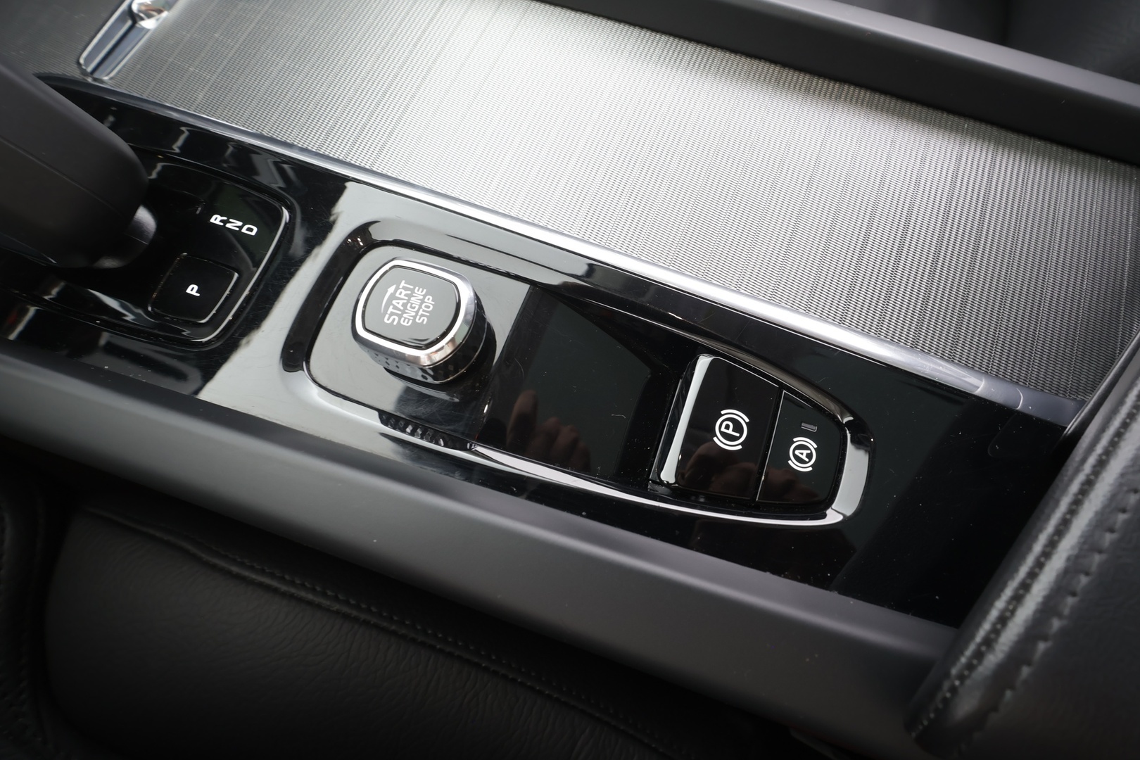 VOLVO XC60 2023