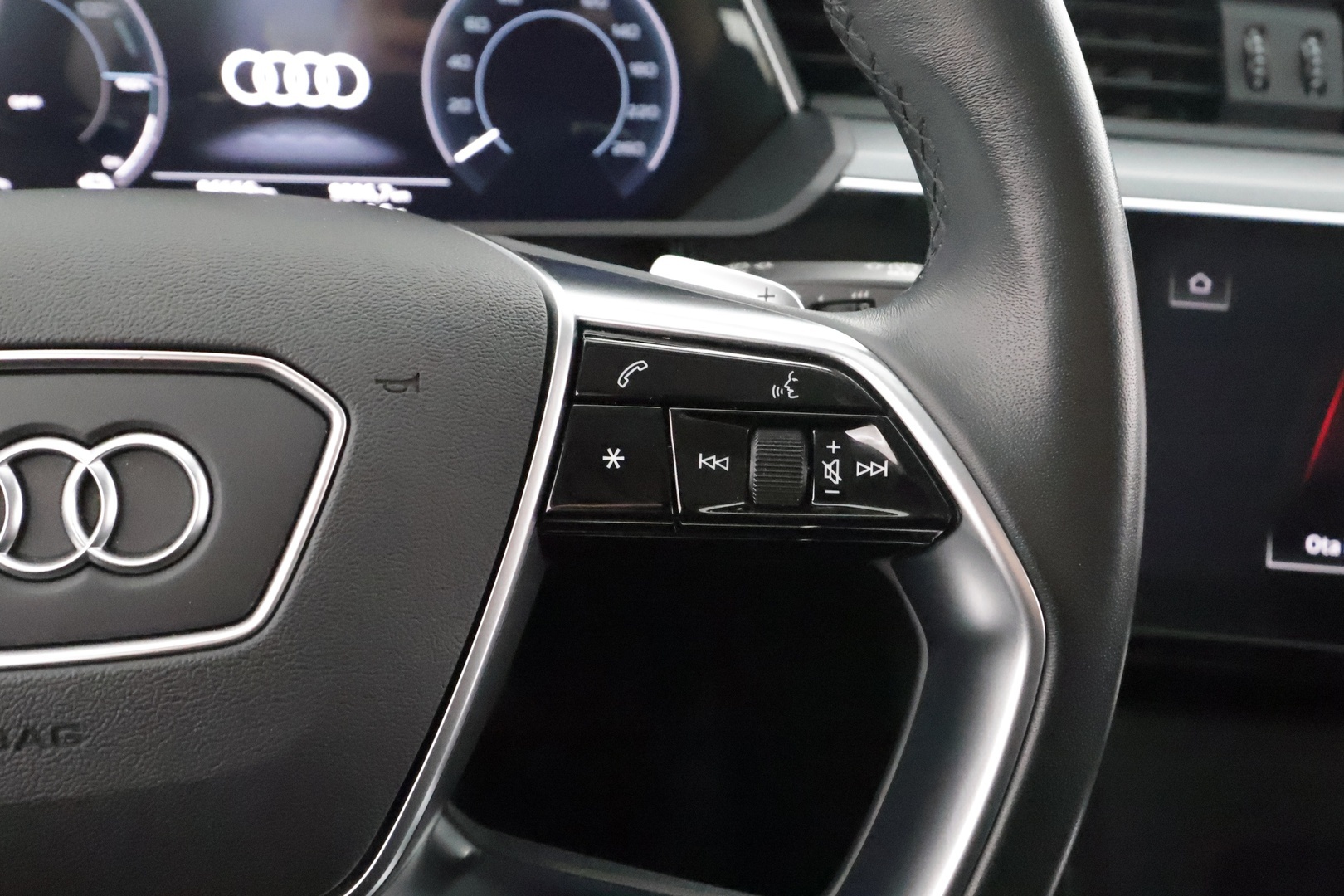 AUDI e-tron 2022