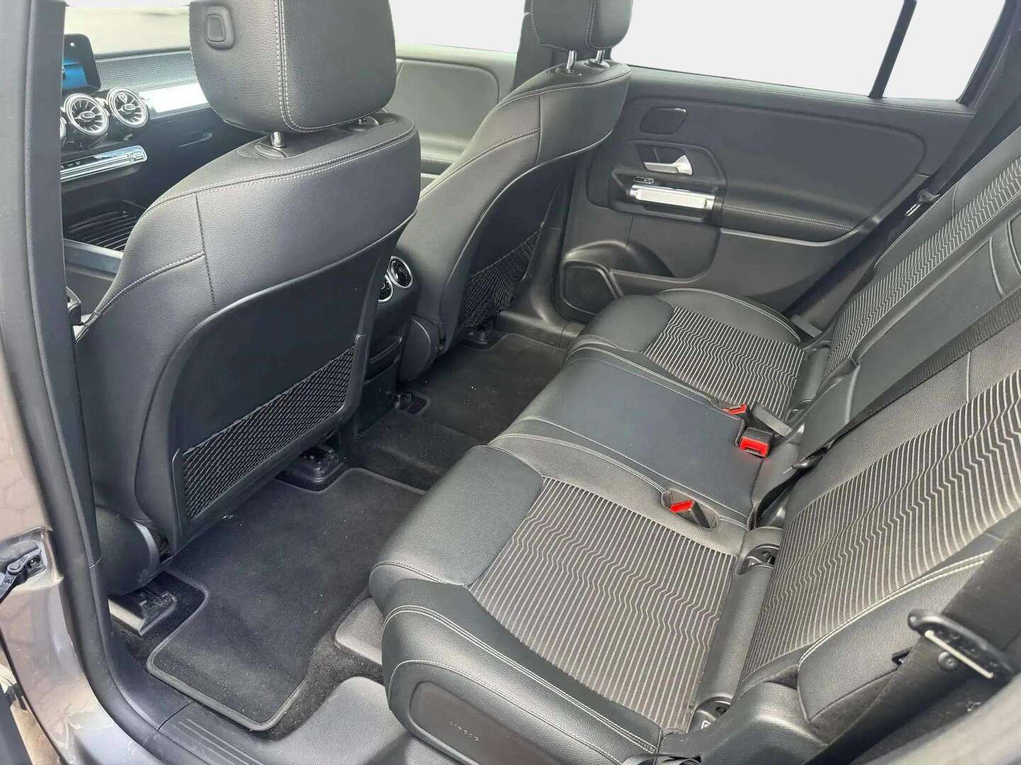 MERCEDES-BENZ EQB 2023