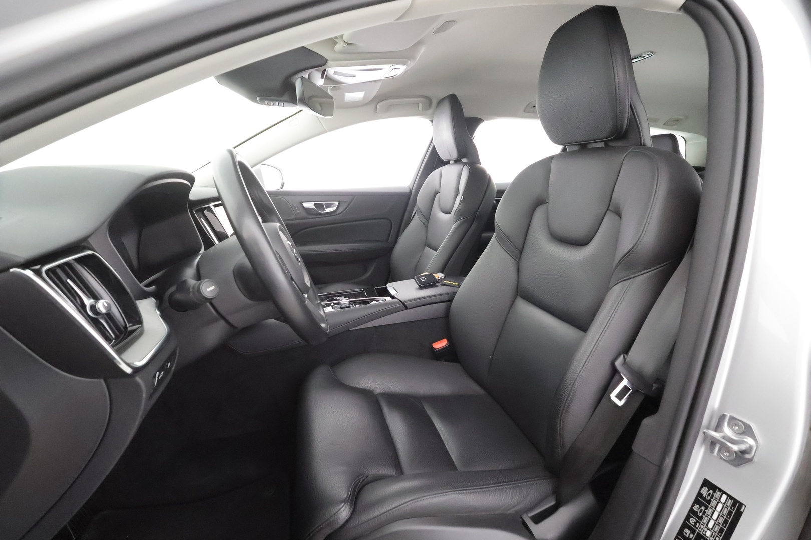 VOLVO V60 2021