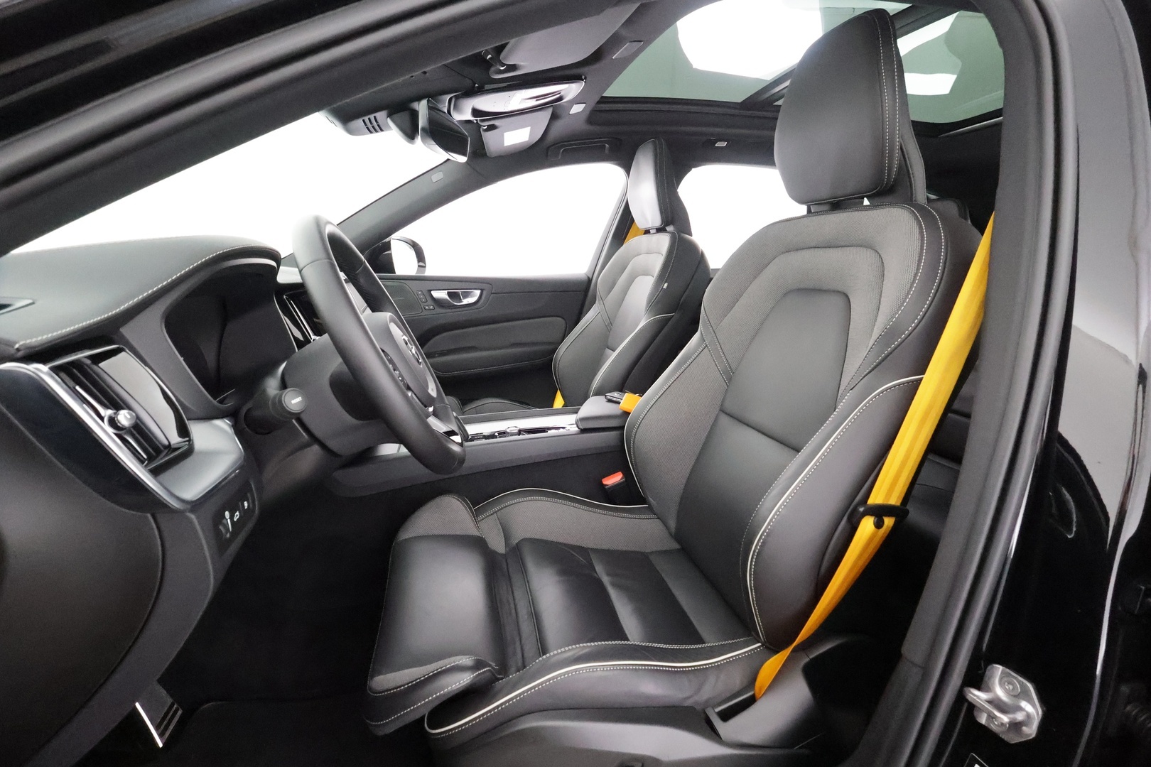VOLVO XC60 2022