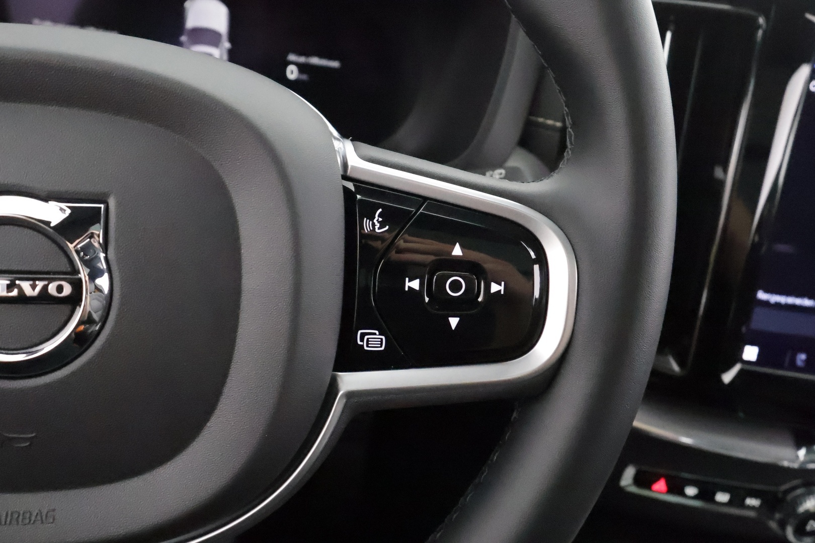 VOLVO XC60 2022