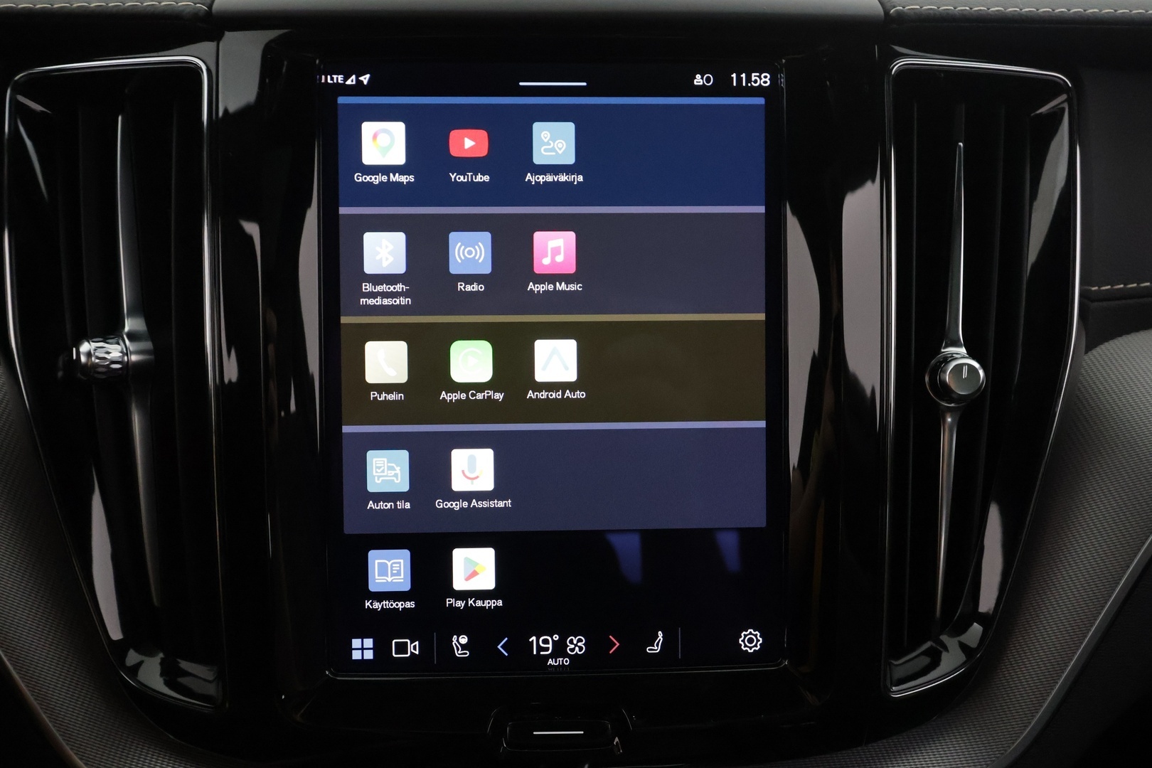 VOLVO XC60 2022